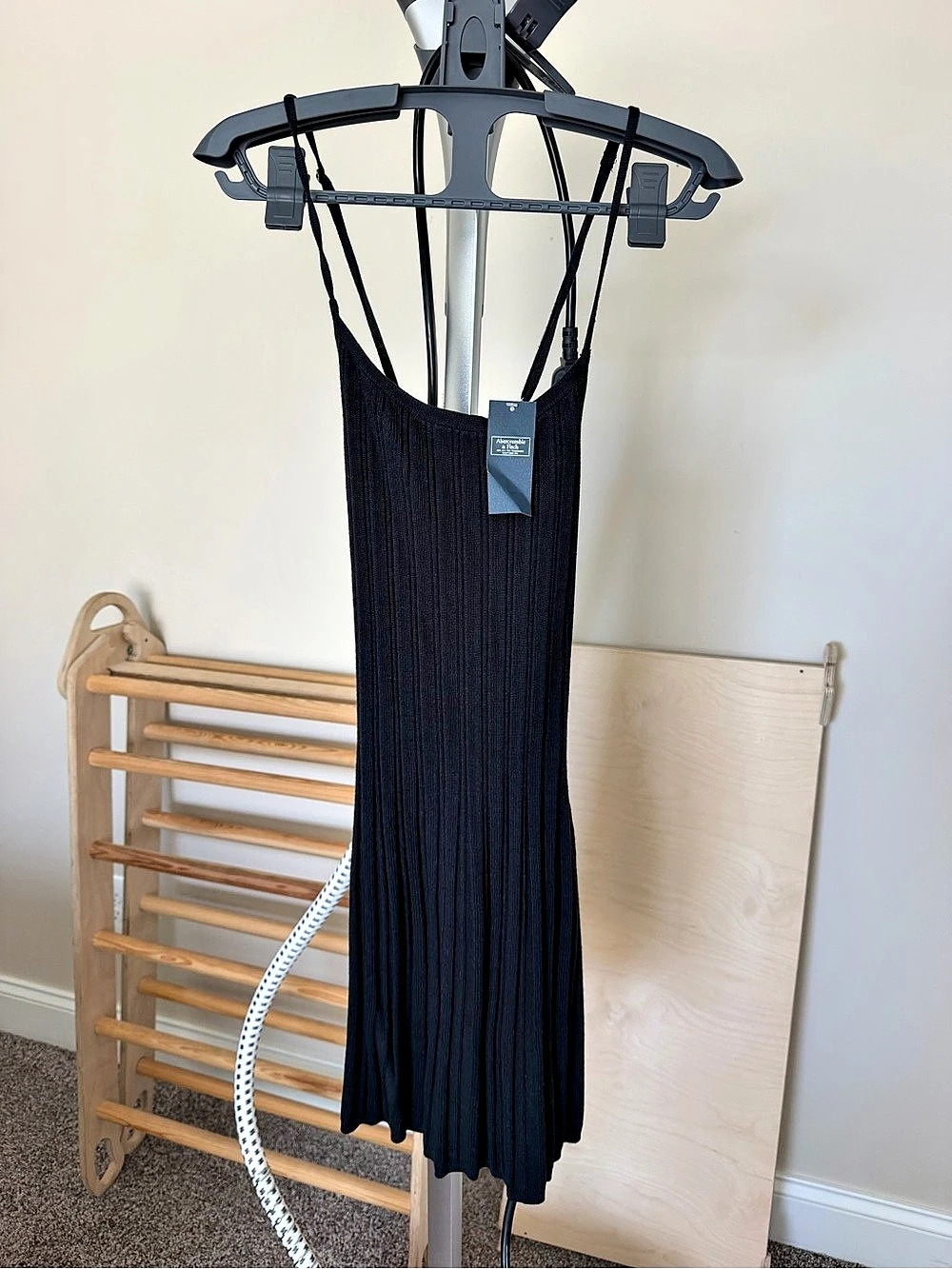 Brand new Abercrombie & Fitch Pleated Midi Dress in Black